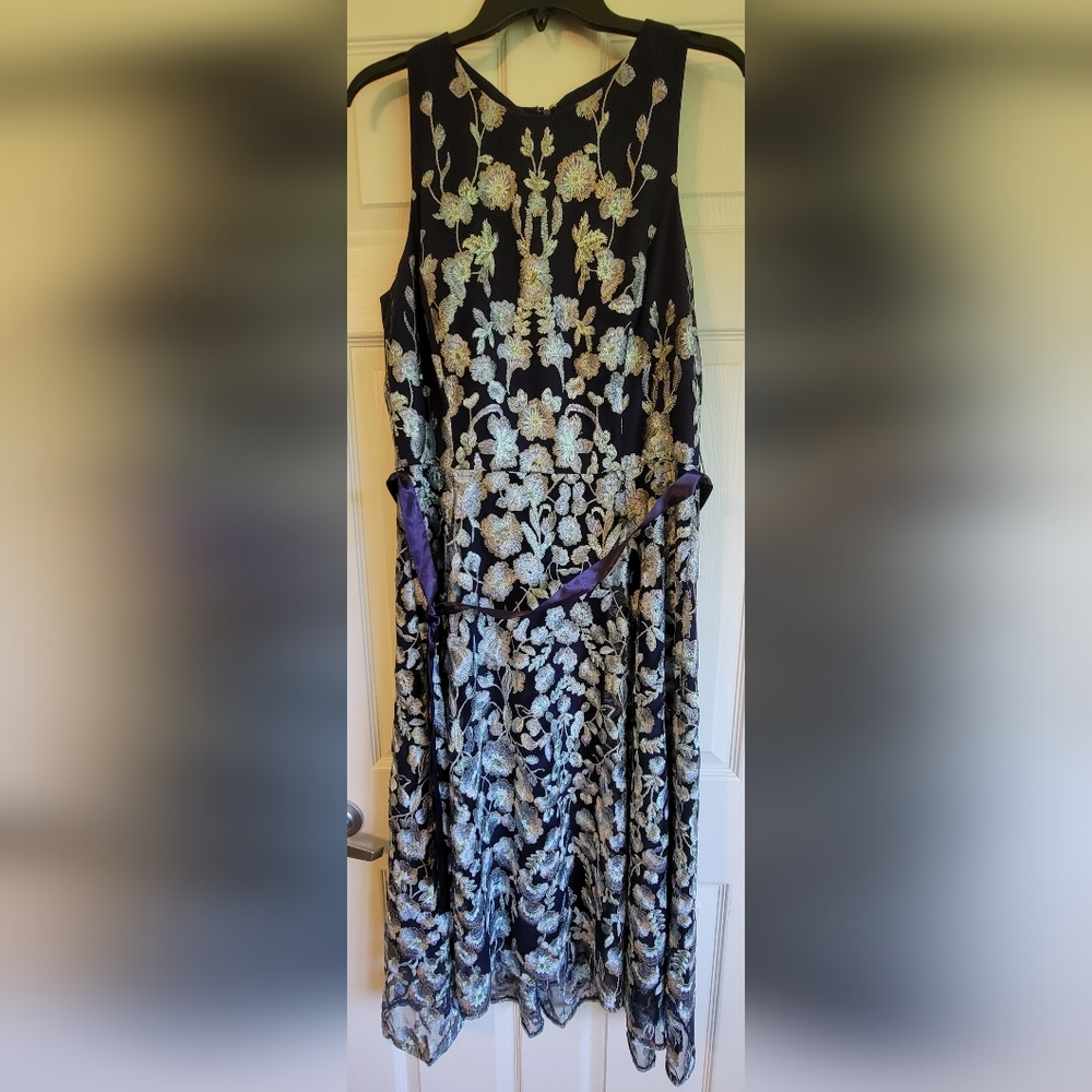 Sleeveless blue iridescent floral midi dress